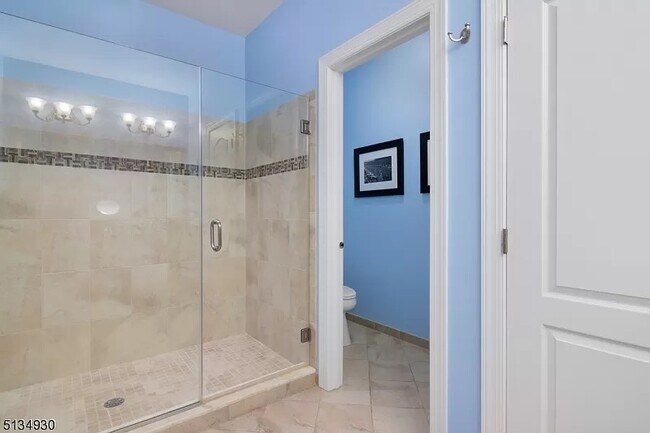 Building Photo - 25 Woodstone Cir