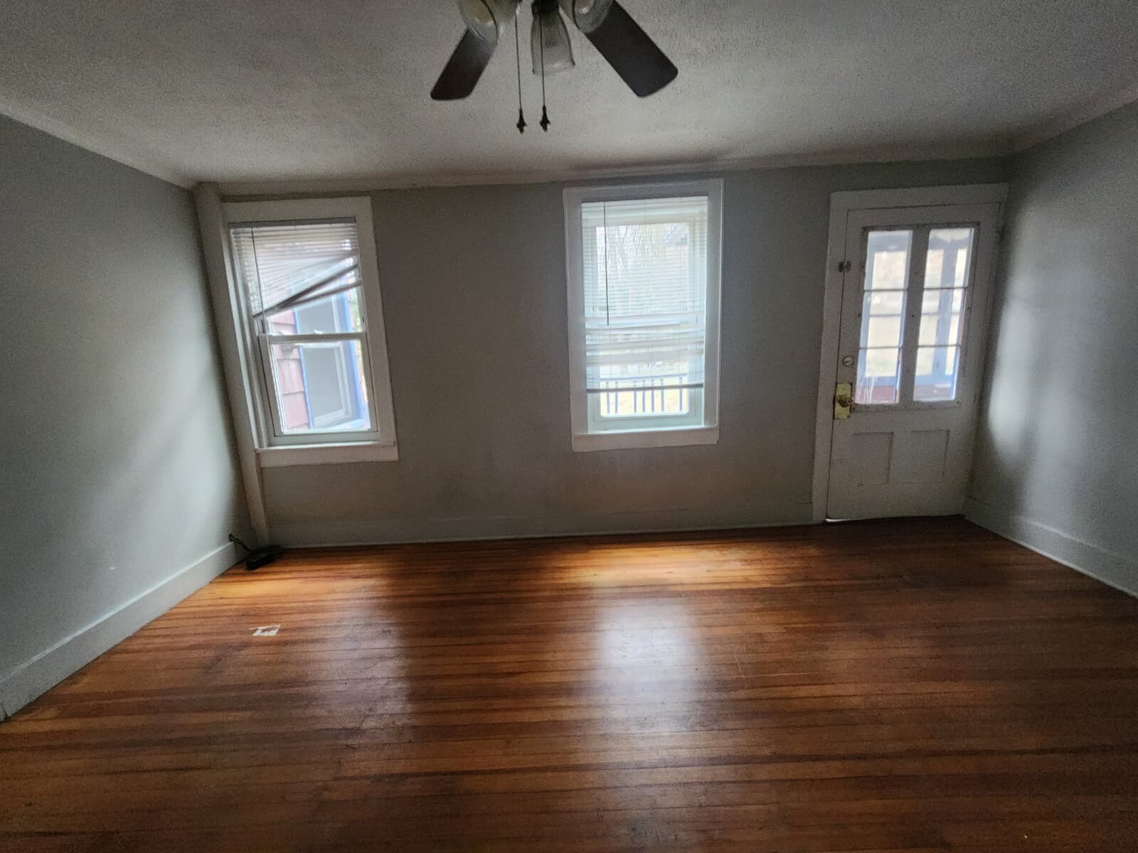 Building Photo - 300 W Elm St