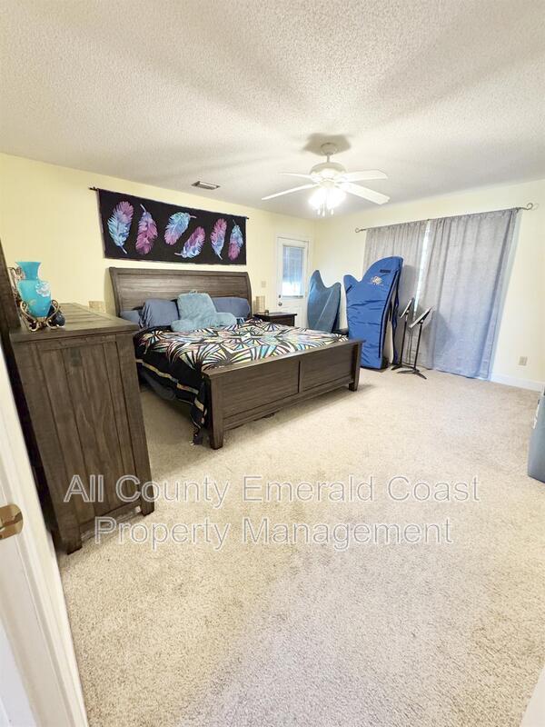 Building Photo - 1126 Bay Ct