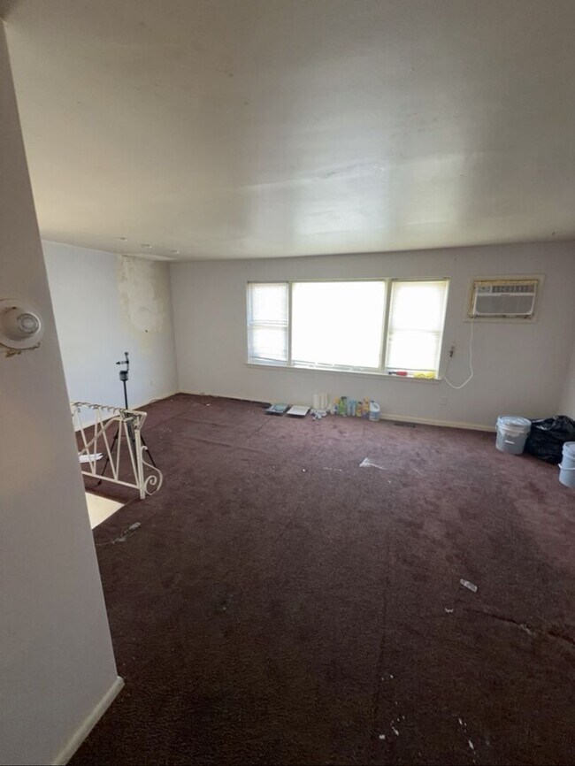 Building Photo - 2607 Tremont St