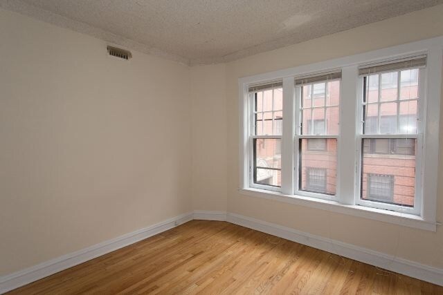 Building Photo - 3522 N Racine Ave