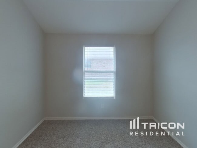 Building Photo - 12801 Carpenter Ln