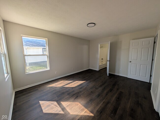 Building Photo - 451 W 26th St