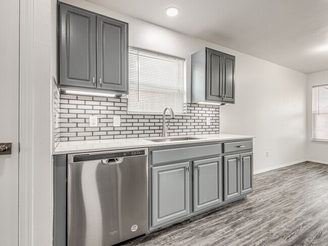 Building Photo - Beautiful remodeled home in Edmond + 4 bedrooms + 2 bathrooms + Valencia Neighborhood