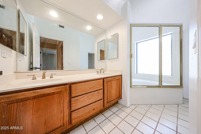 Building Photo - 15704 Cholla Dr