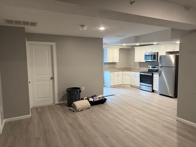 Building Photo - 10 Leyden St