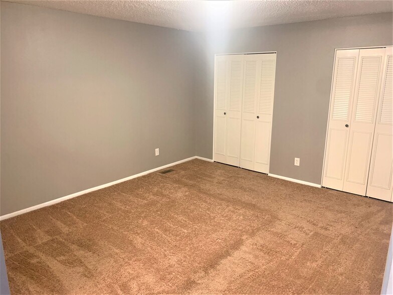 Building Photo - 13041 W Ohio Ave