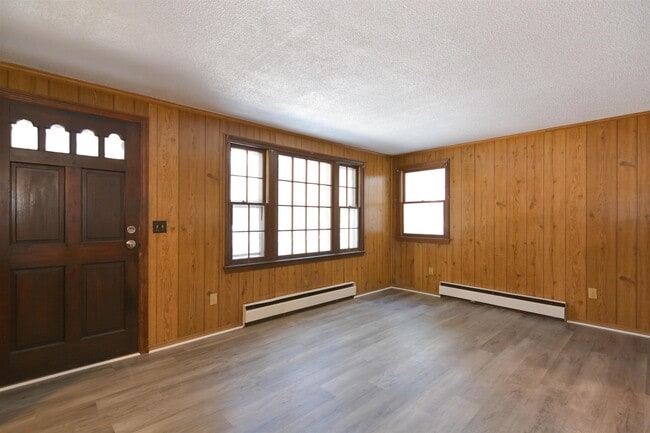 Building Photo - 3 Holly Ln