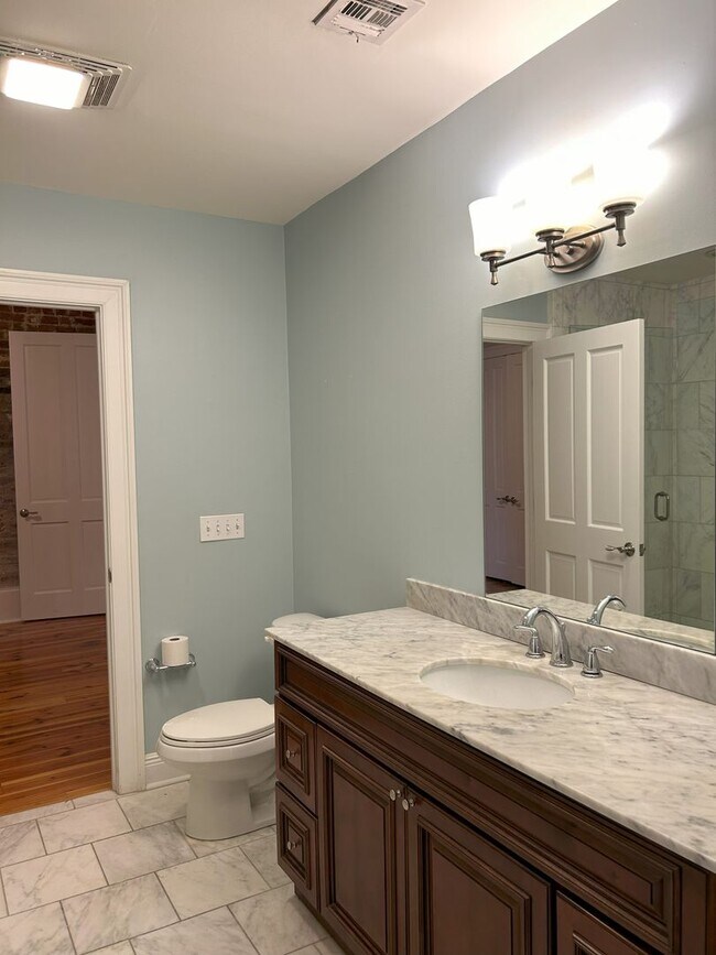 Building Photo - 802 St Charles Ave