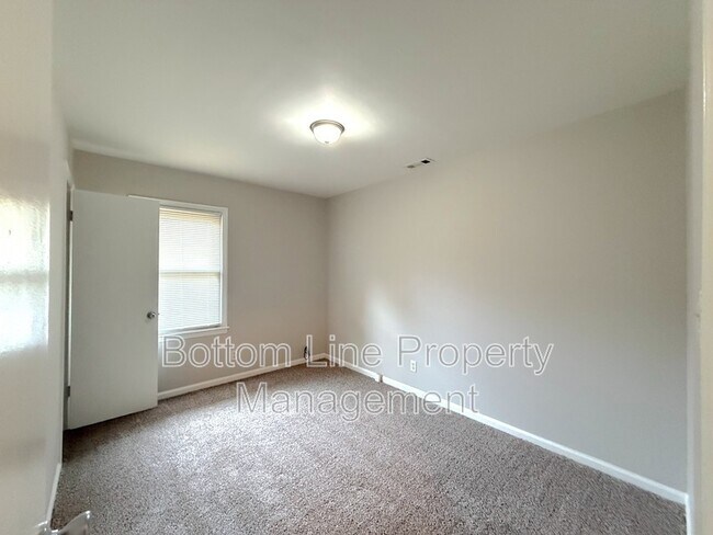 Building Photo - 3315 Wiseman Dr