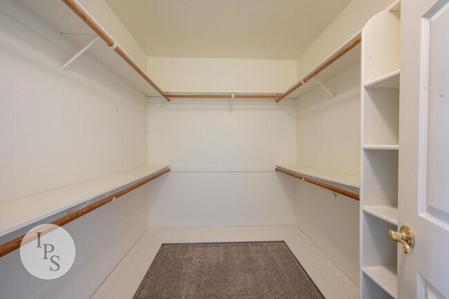 Building Photo - North West Fresno Home, 3BR/2BA, 1878sf, N...