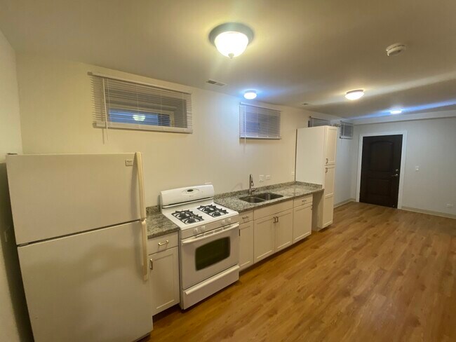 Building Photo - 1111 N Ashland Ave