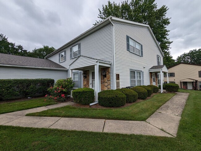 Building Photo - Cozy 2BR, 1 BA Townhome in Aurora!