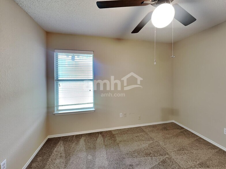 Building Photo - 8432 Odell St