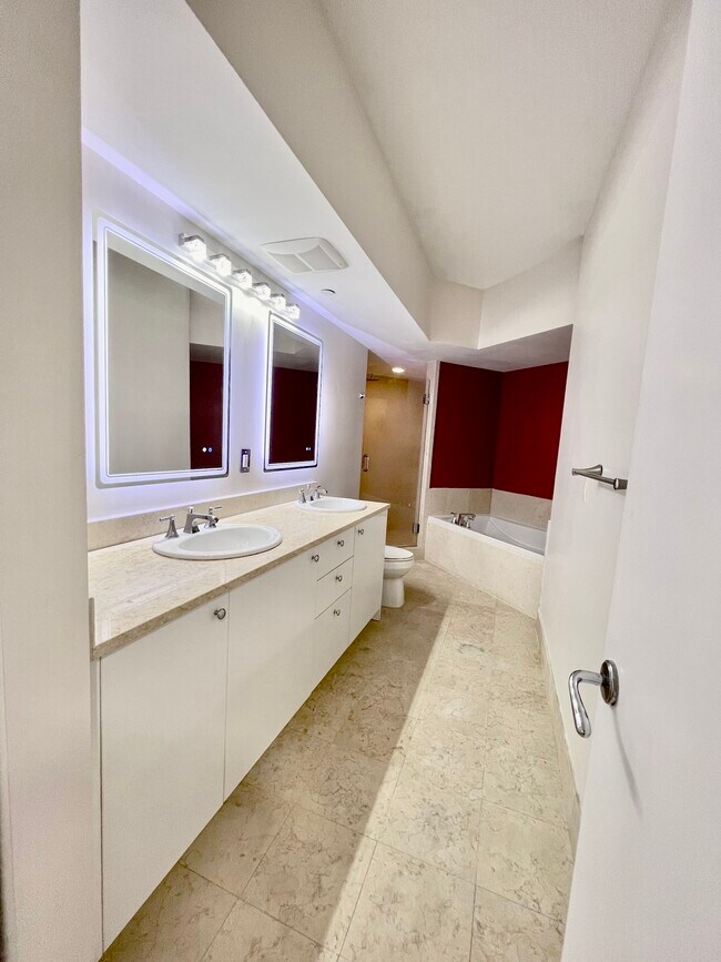 Building Photo - Turnberry Village Apt 1020 ST