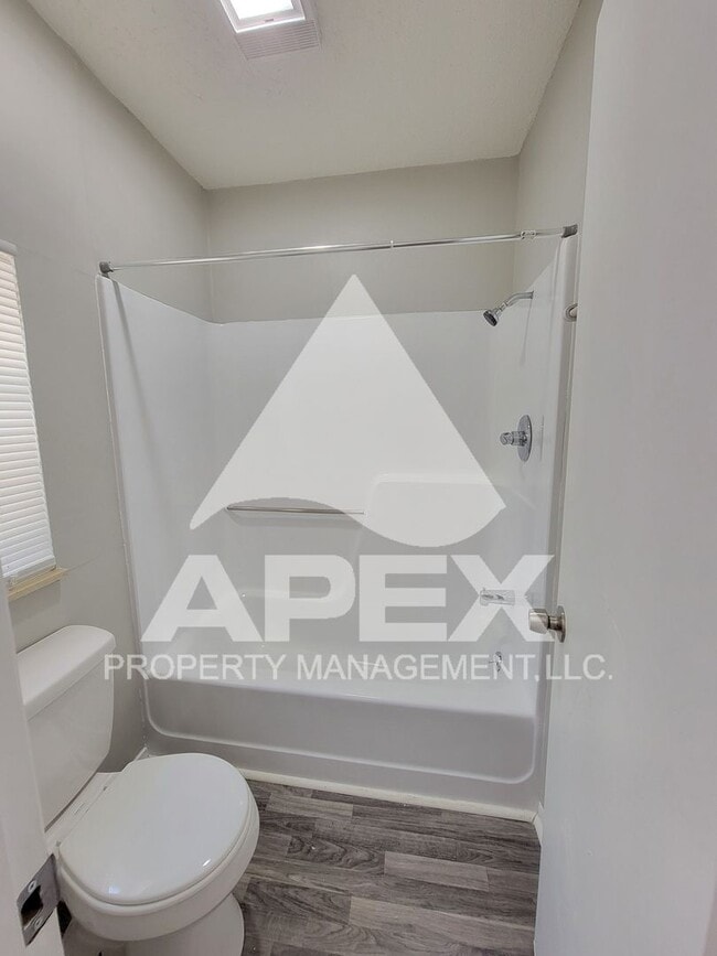 Building Photo - Recently Renovated - Alcoa Studio Apartmen...
