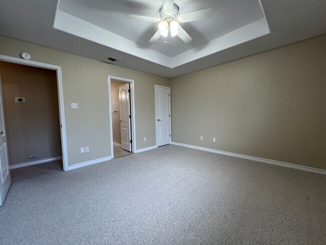 Building Photo - WATERFRONT TOWNHOME ON THE ISLAND!