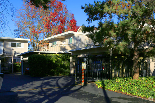 Primary Photo - Apartments on Cabot Way
