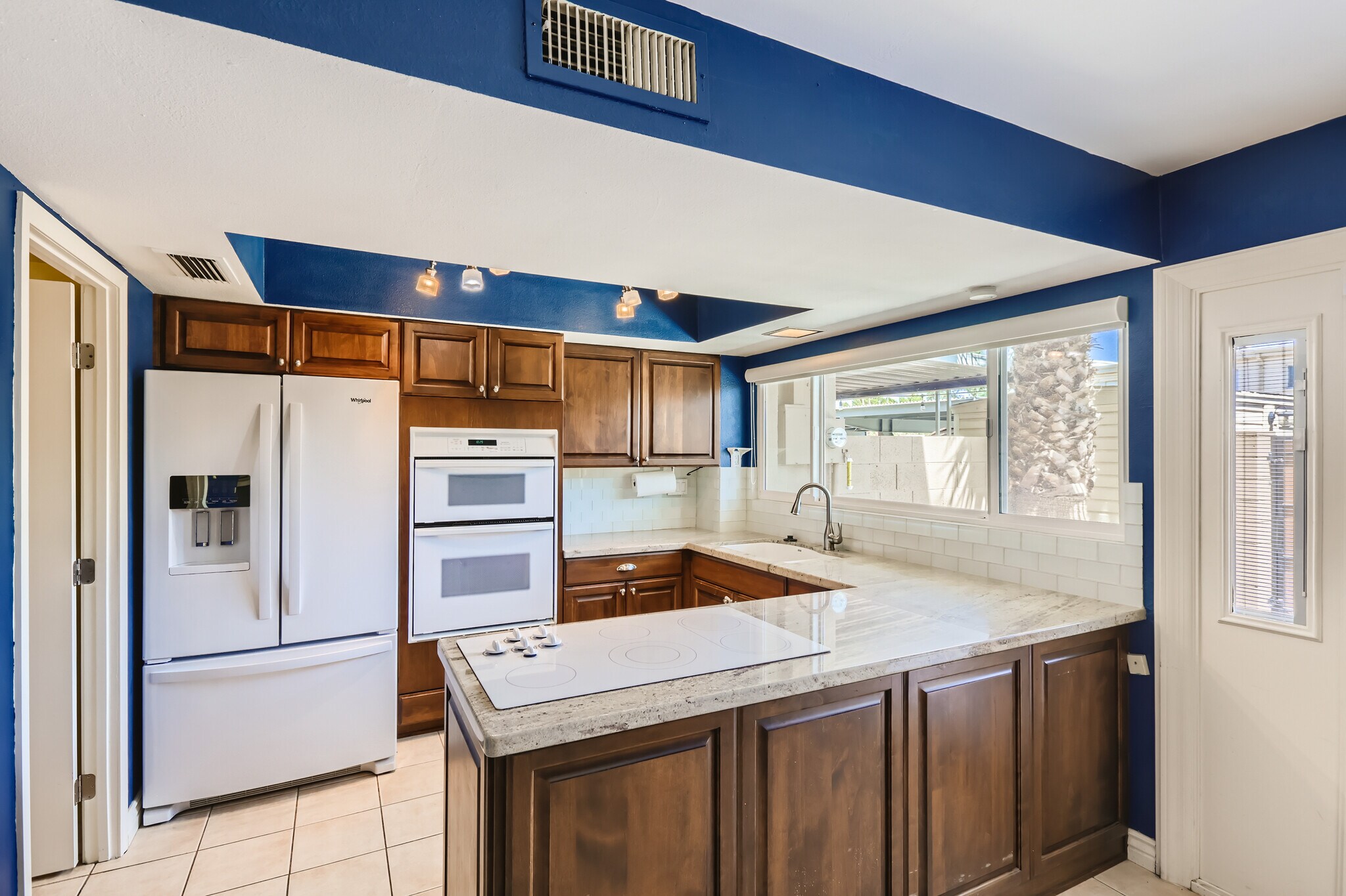 Building Photo - 8476 E Chaparral Rd