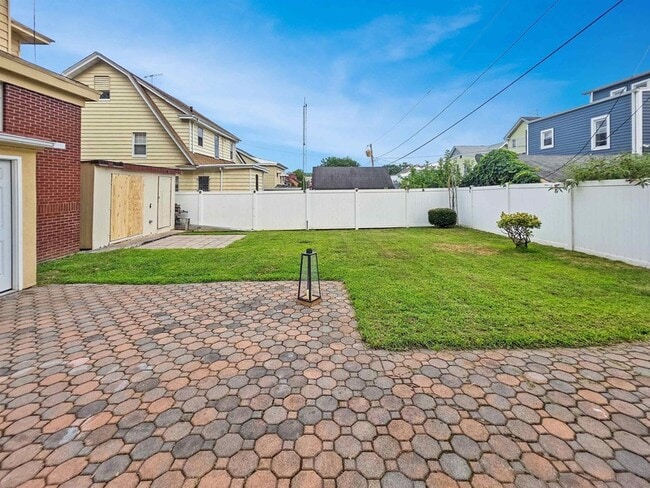 Building Photo - 86 Keer Ave