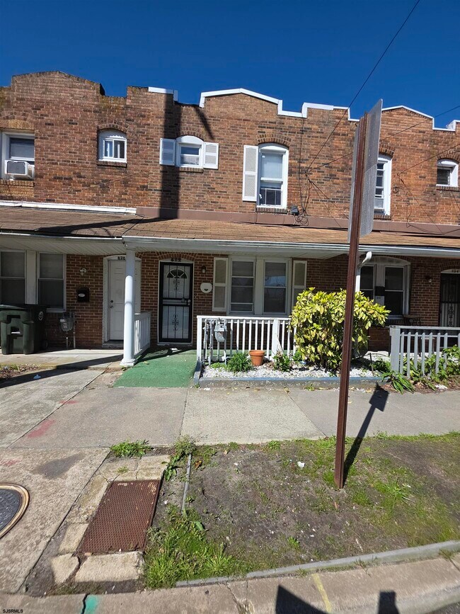 Building Photo - 822 N Arkansas Ave