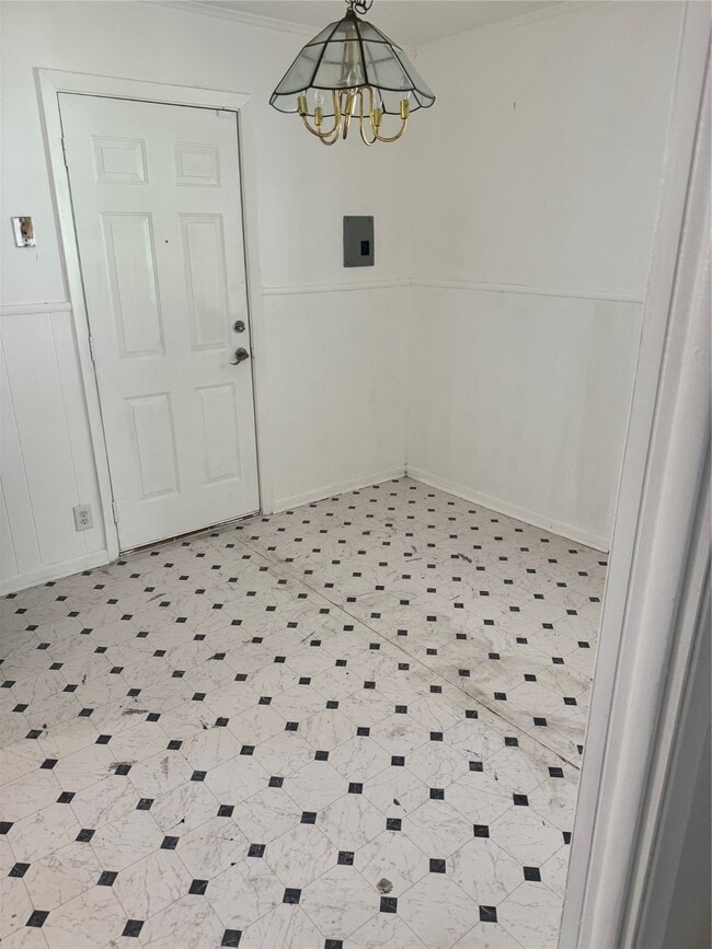 Building Photo - 5045 Raleigh Dr