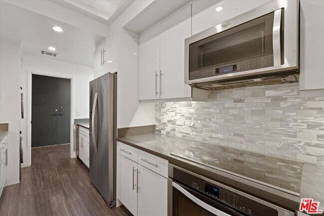 Building Photo - 2175 S Beverly Glen Blvd