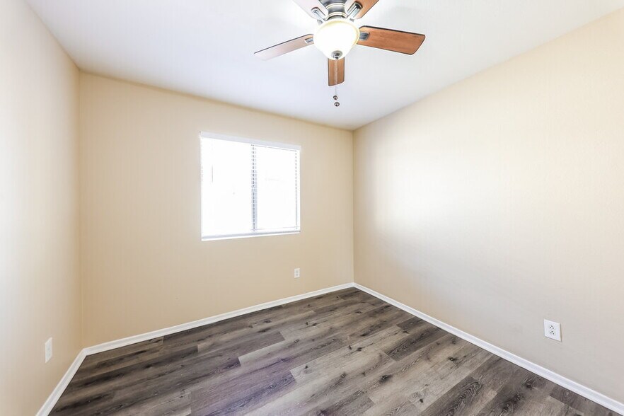 Building Photo - 10653 W Poinsettia Dr