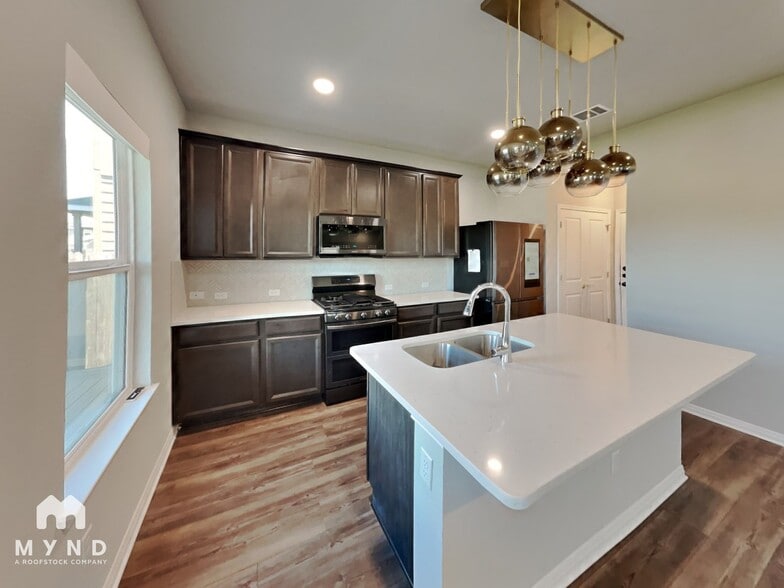 Building Photo - 906 Limestone Shls Rd