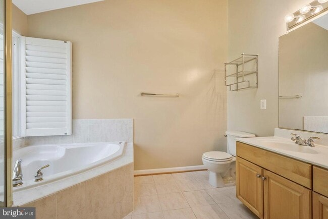 Building Photo - 5587 Governors Pond Cir