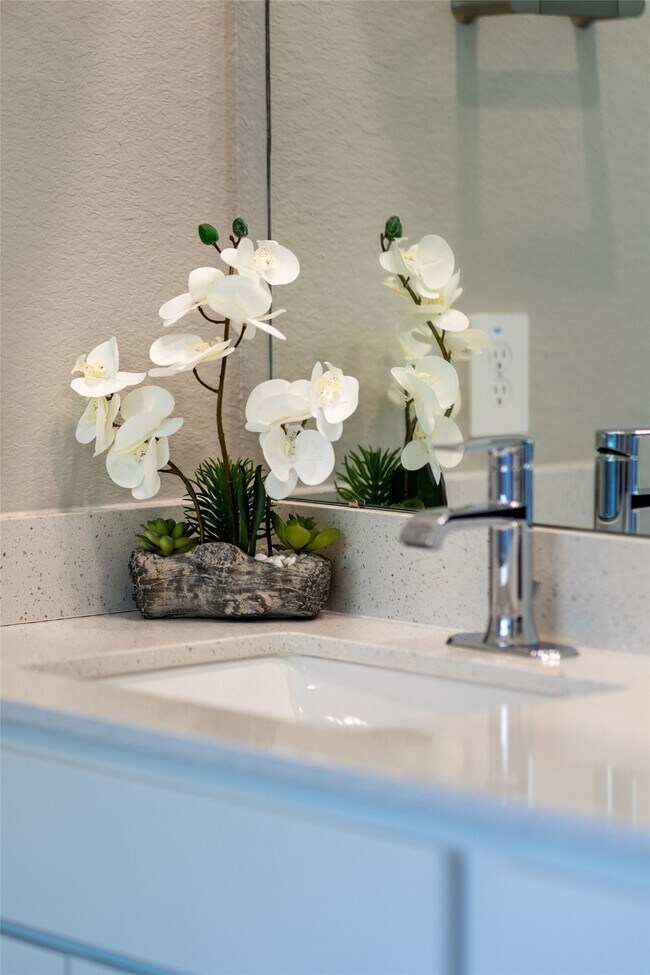 Building Photo - 10332 Rainbow Cove Ln