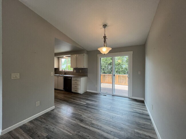 Building Photo - Spacious Milwaukie Home with Bonus Room, Large Fenced Yard and Shed/Workshop