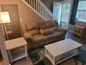 Building Photo - 609 Bennett Ave