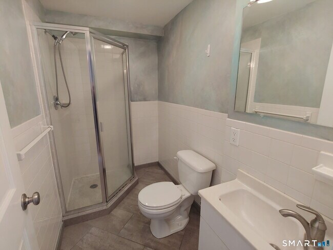 Building Photo - 800 E Broadway