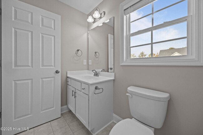 Building Photo - 201 Broadleaf Dr