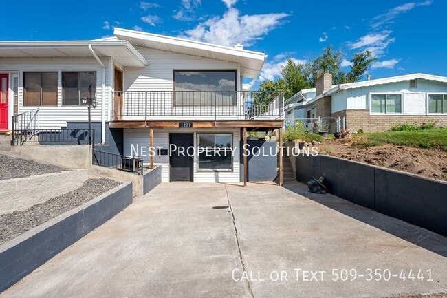 Building Photo - 1221 S Baker St