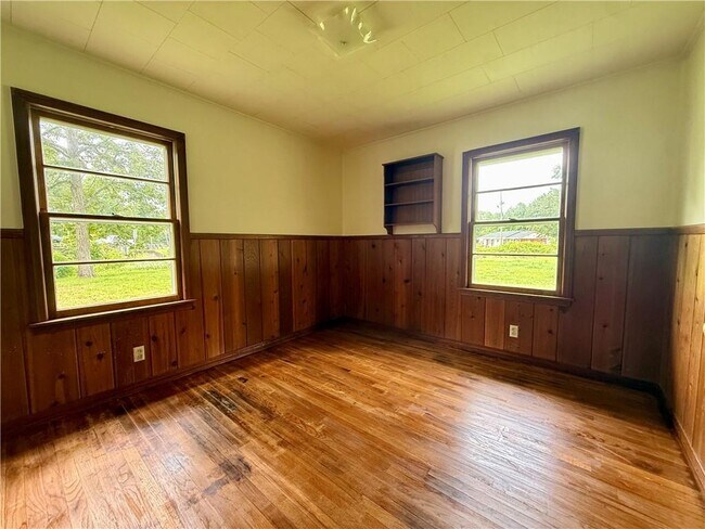 Building Photo - 5520 Helen Dr