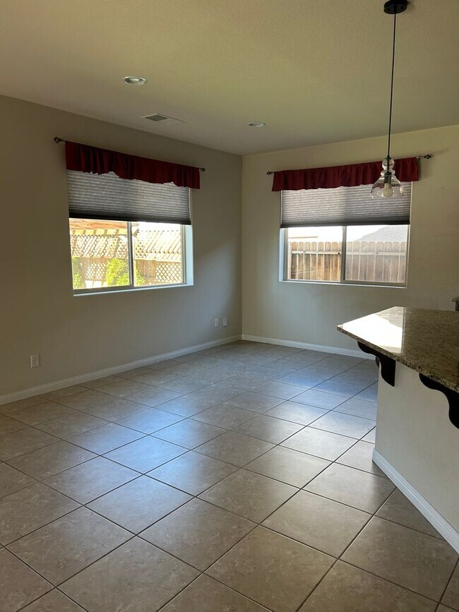 Building Photo - 4973 Bougainvillea Dr