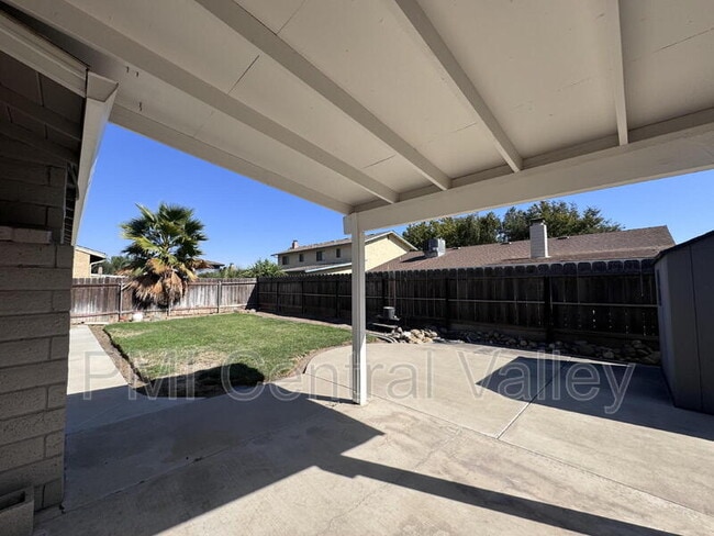 Building Photo - 2104 Graywood Ct