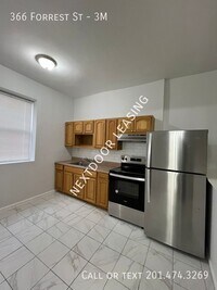 Building Photo - 366 Forrest St
