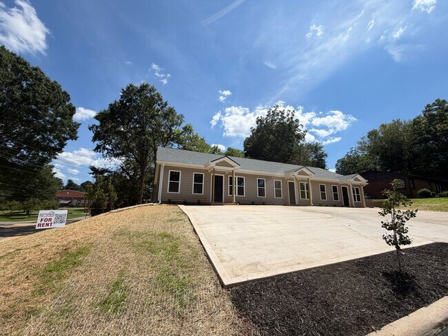 Building Photo - 334 Dockery St