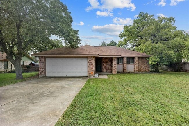 Building Photo - 506 Lakeway Dr