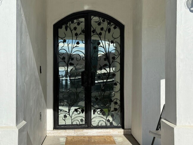 Building Photo - Eagle Ranch Community-2 Story 4 bedrooms Spanish Style Home