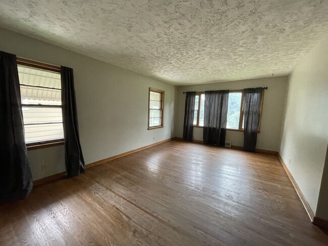 Building Photo - 5015 Marinda St