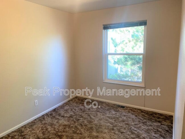 Building Photo - 3201 Wedgewood Ct