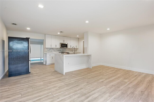 Building Photo - 7750 SW 16th St