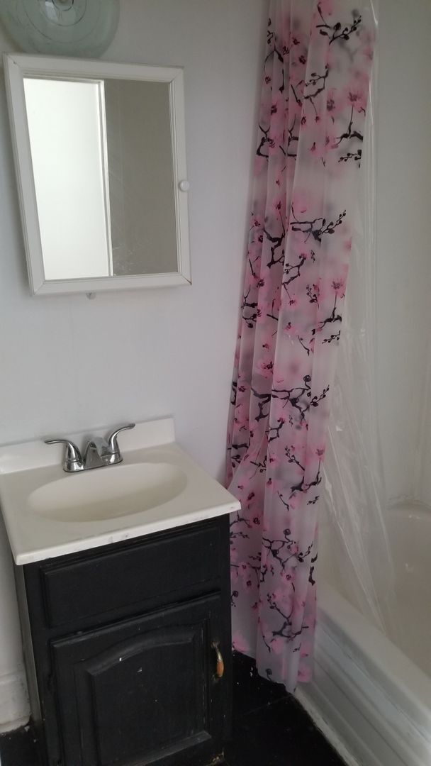 Building Photo - 5259 Whitaker Ave