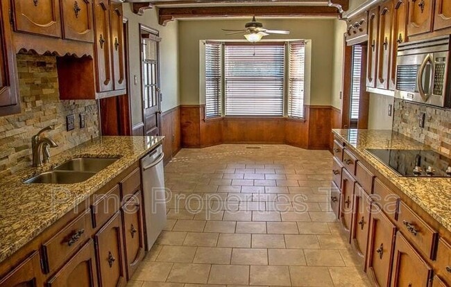 Building Photo - 838 Millwood Rd