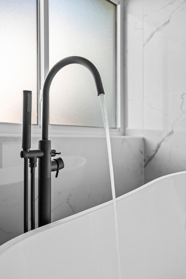 Building Photo - 6408 Back Bay Ln