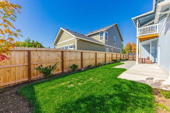 Building Photo - 1019 SW J St